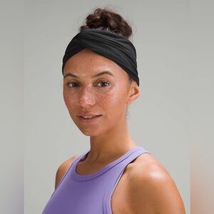 NWT Ribbed Nulu Twist Front Headband